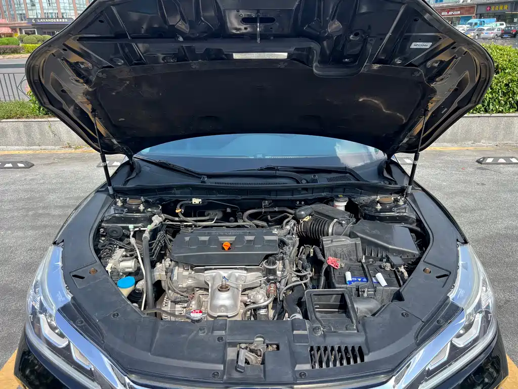 Honda Accord 2017 — фото 23