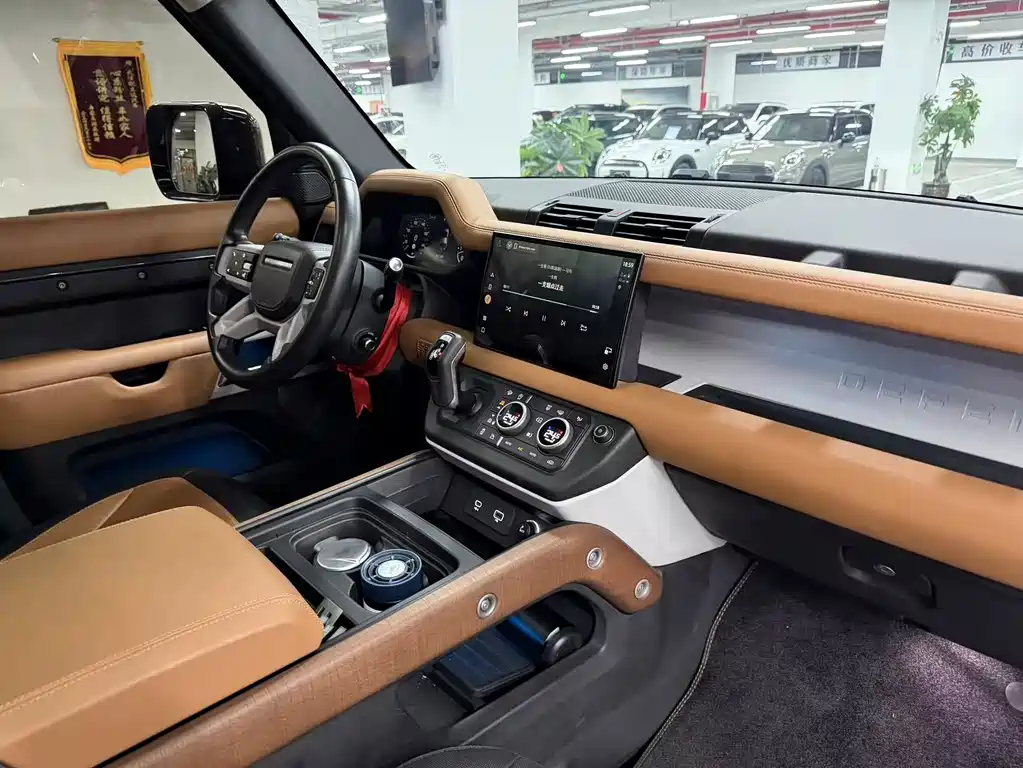 Land Rover Defender 2022 — фото 10
