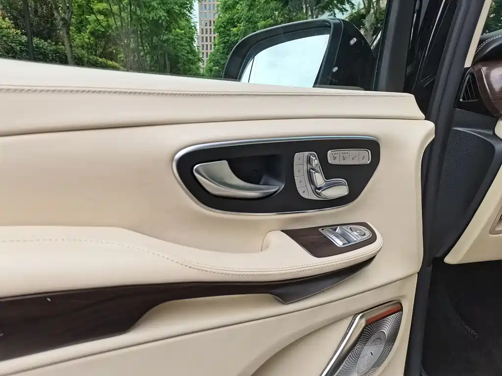 Mercedes-Benz V-Class 2022 — фото 13