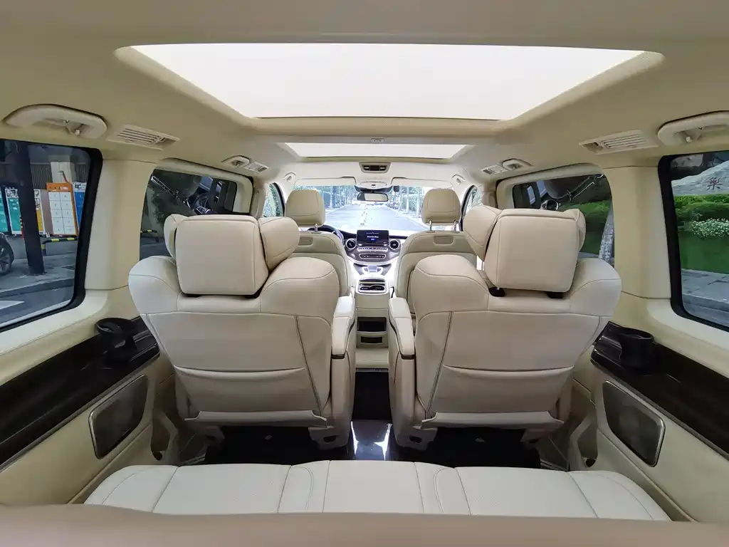 Mercedes-Benz V-Class 2022 — фото 16
