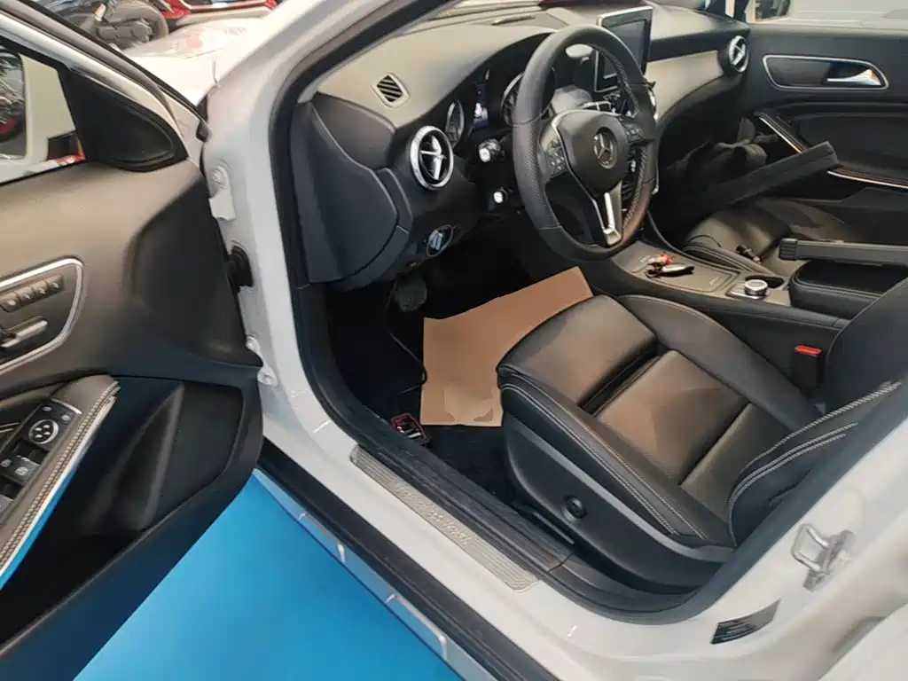 Mercedes-Benz GLA 2016 — фото 16