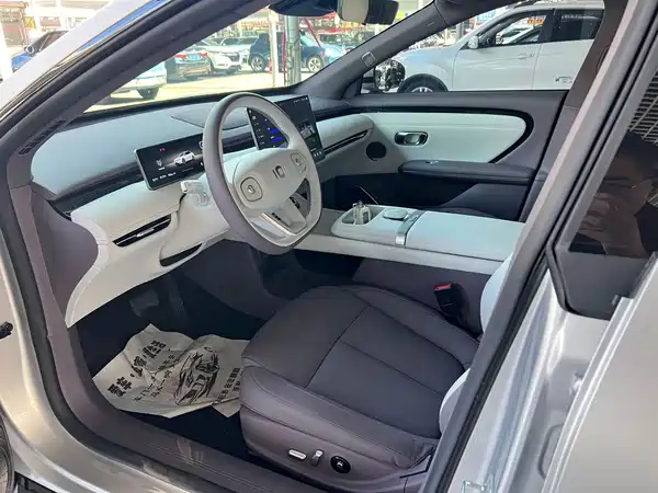Changan Qiyuan A06 2025