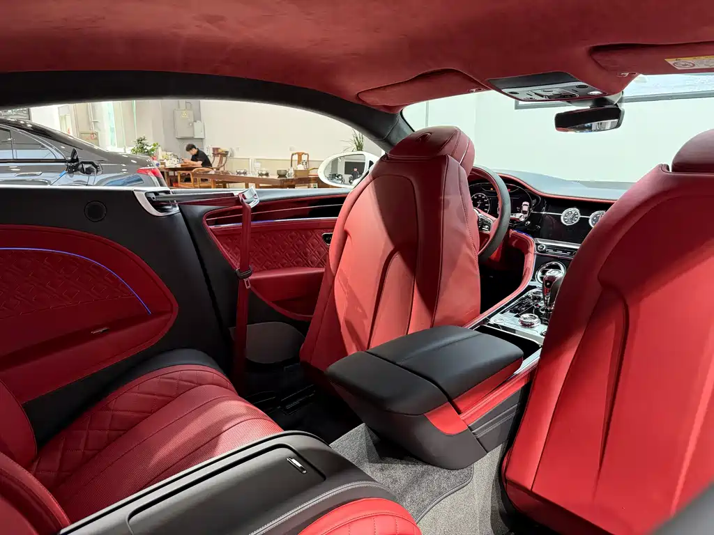Bentley Continental 2021 — фото 11