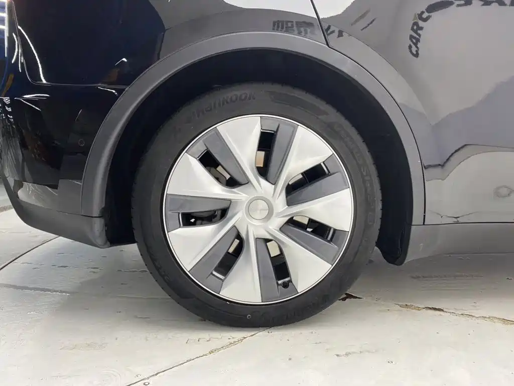 Tesla Model Y 2023 — фото 11