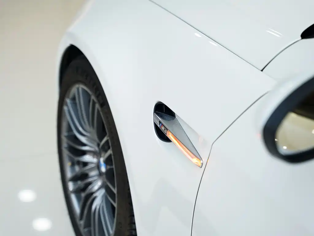 BMW M3 2011 — фото 11