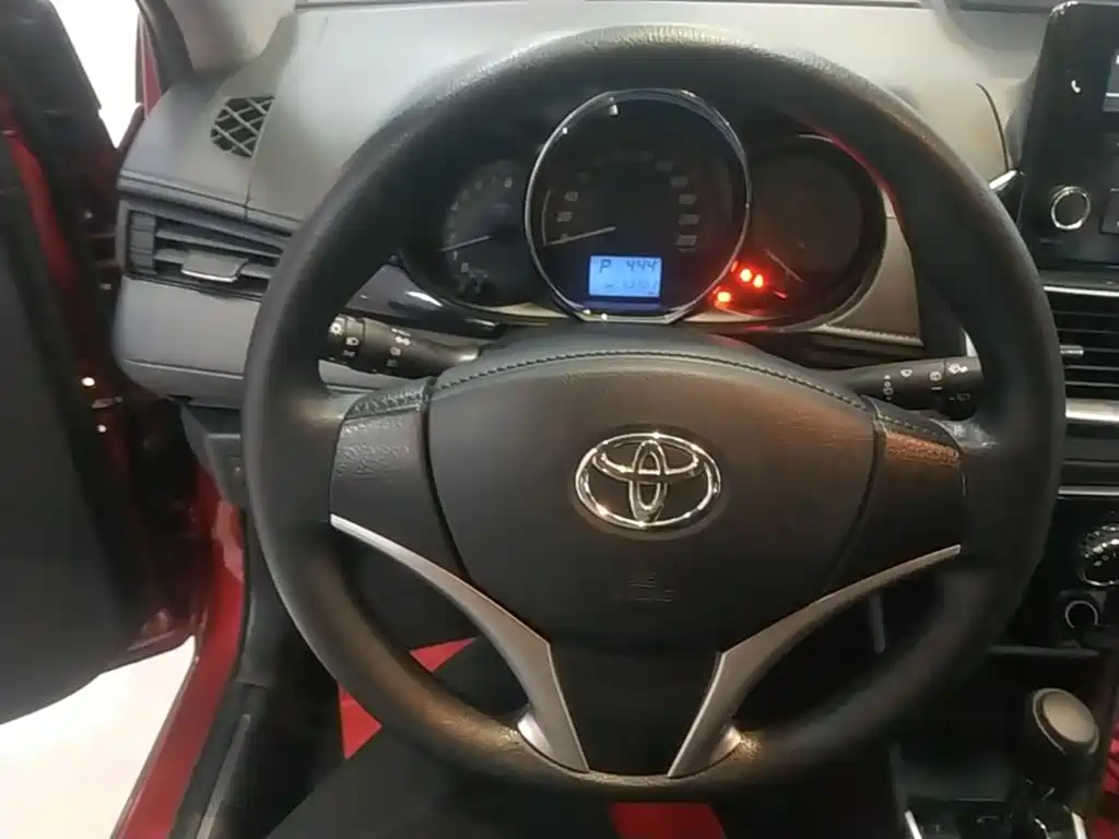 Toyota Yaris L 2020 — фото 11