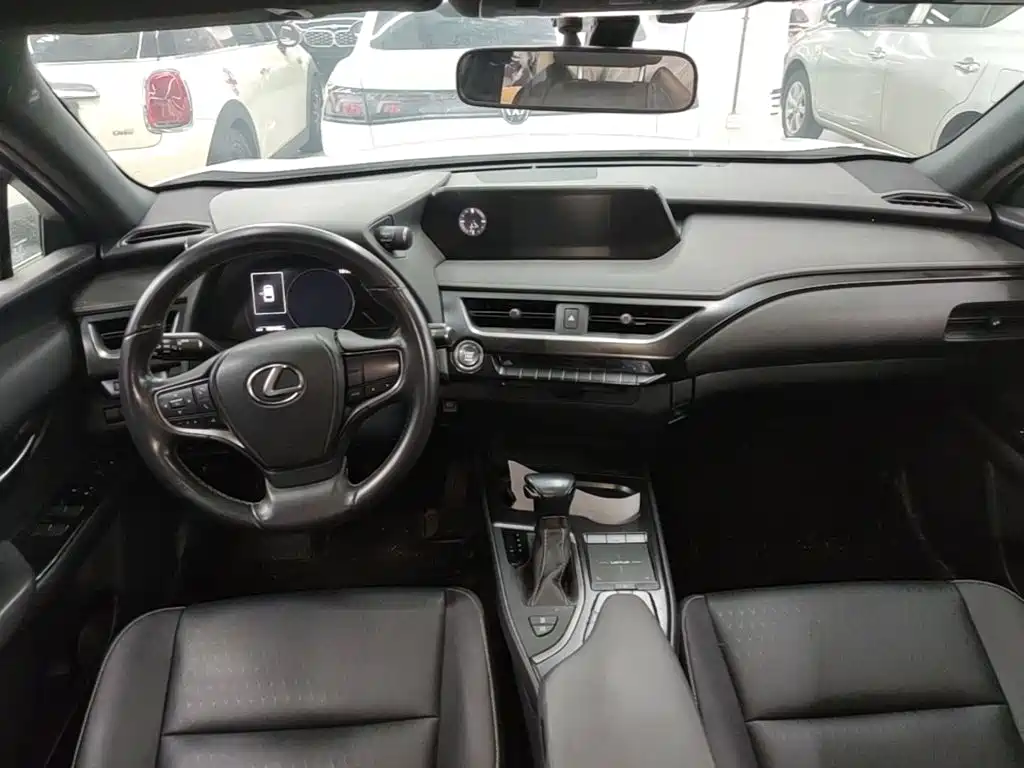 Lexus UX 2021 — фото 10