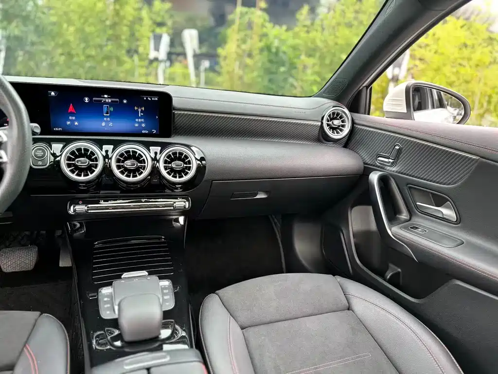 Mercedes-Benz A-Class 2024 — фото 13