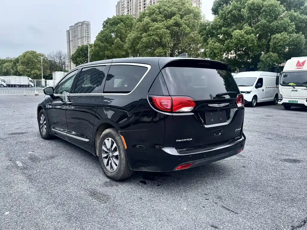 Chrysler Grand Voyager PHEV 2025 — фото 7