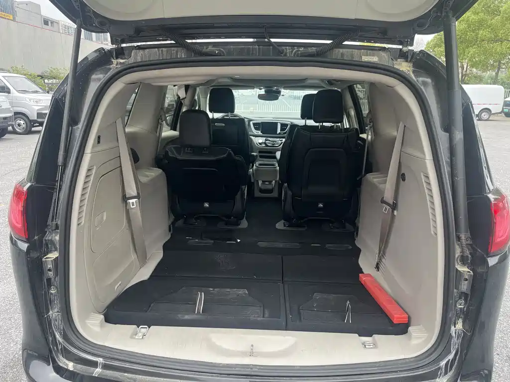 Chrysler Grand Voyager PHEV 2025 — фото 16