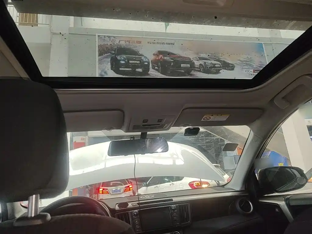 Toyota RAV4 2015 — фото 18