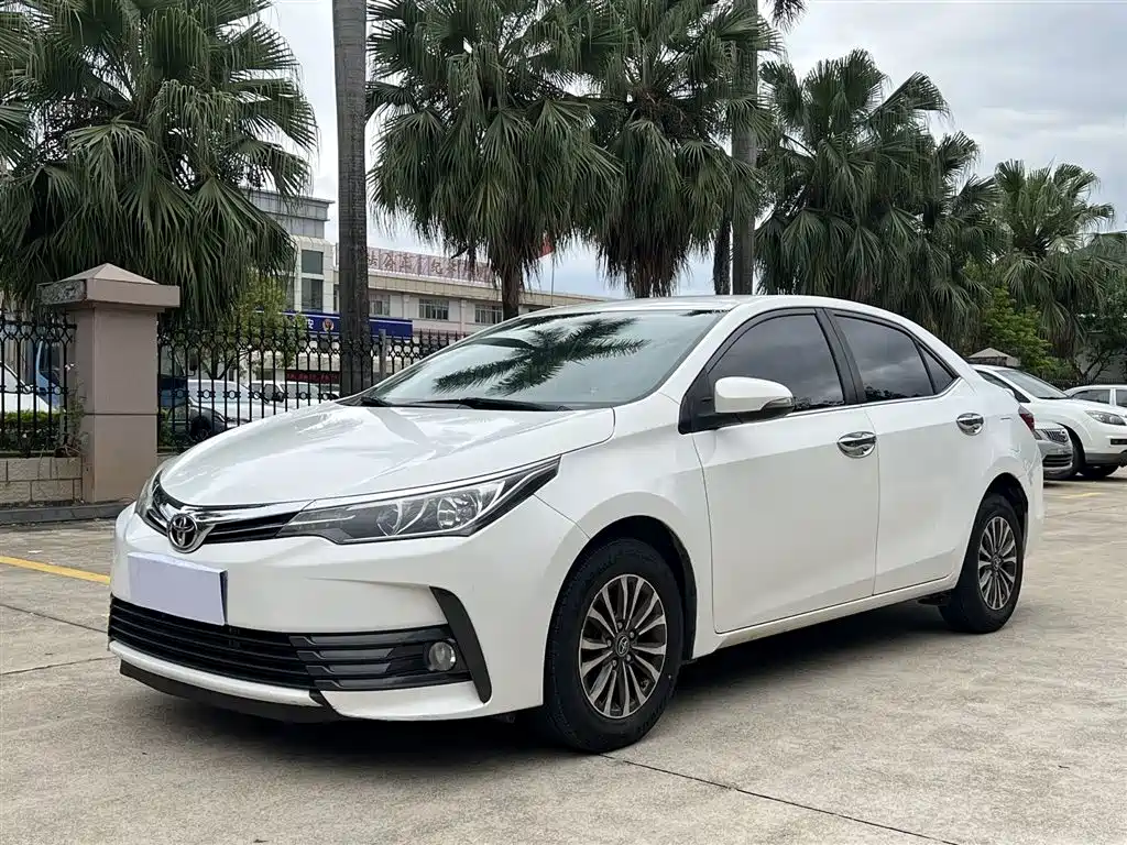 Toyota Corolla 2019 — фото 1