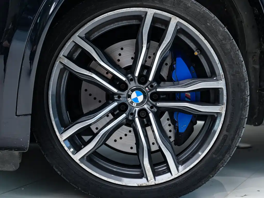 BMW X5 M 2017 — фото 19