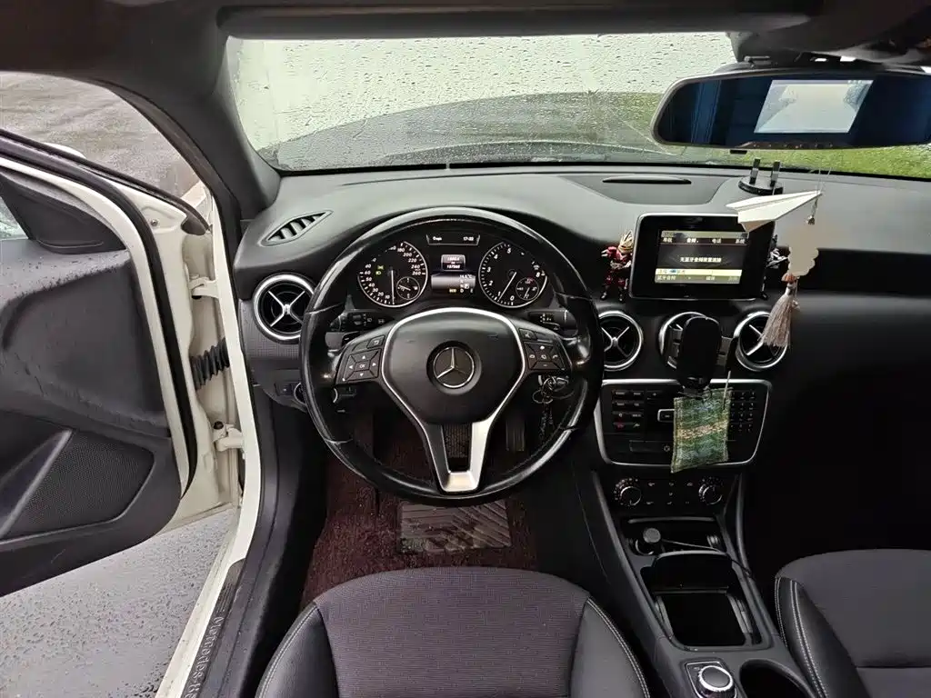 Mercedes-Benz A-Class 2014 — фото 3