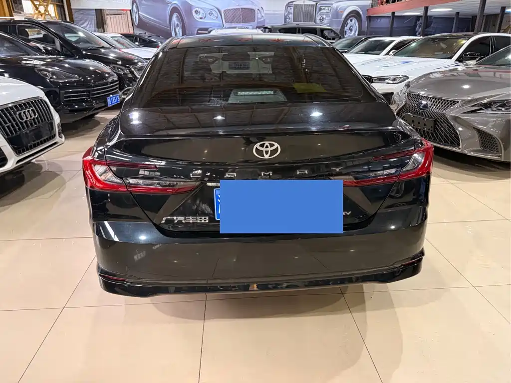 Toyota Camry 2024 — фото 10