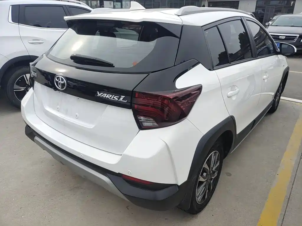Toyota Yaris L 2021