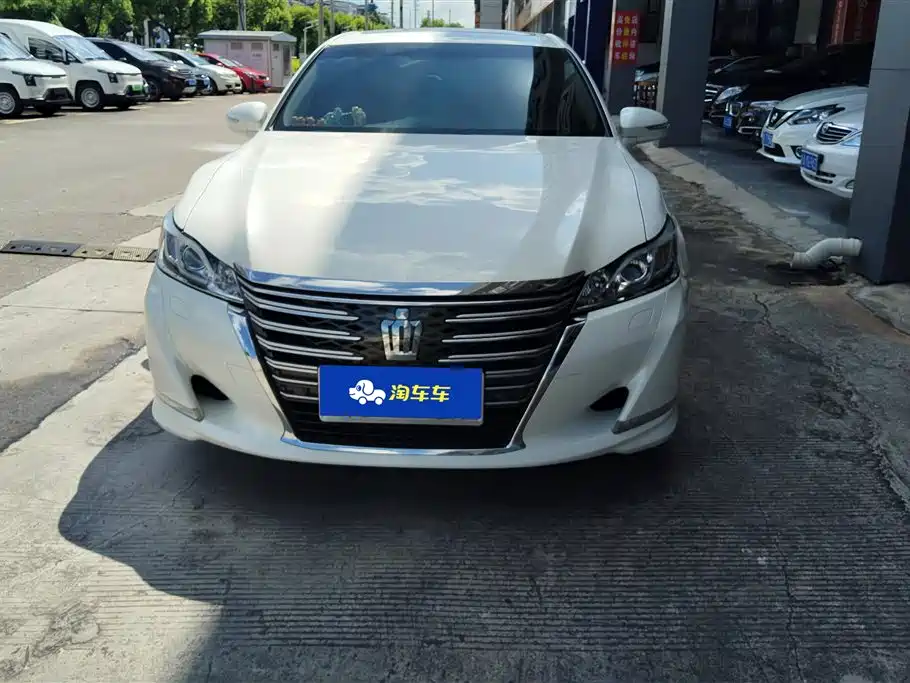 Toyota Crown 2017
