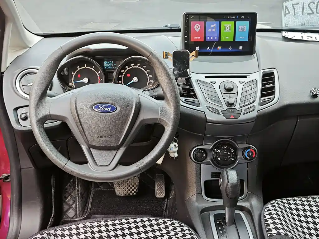 Ford Fiesta 2013 — фото 11