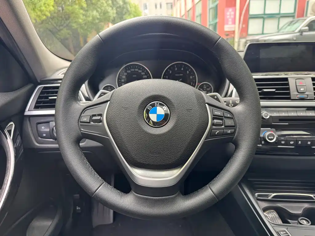 BMW 3 Series 2016 — фото 8