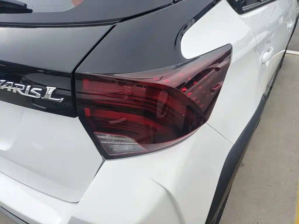Toyota Yaris L 2021 — фото 8