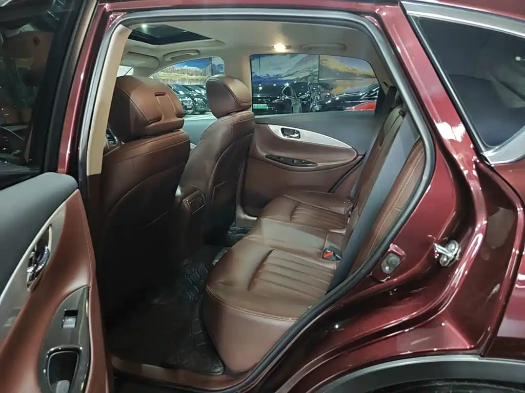 Infiniti QX50 2017 — фото 17