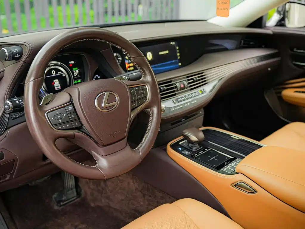 Lexus LS 2019 — фото 10