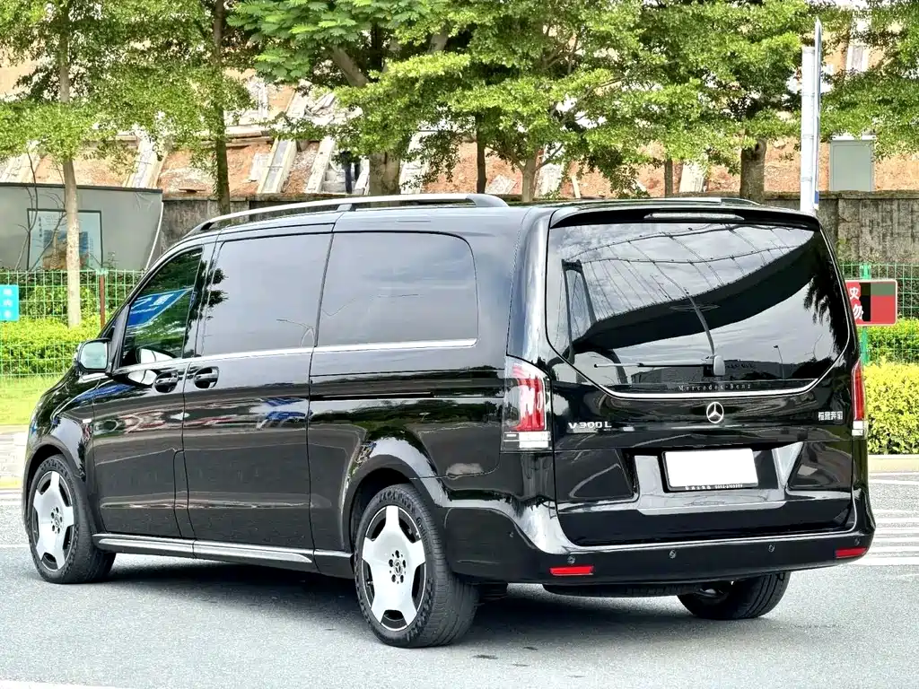 Mercedes-Benz V-Class 2025 — фото 4