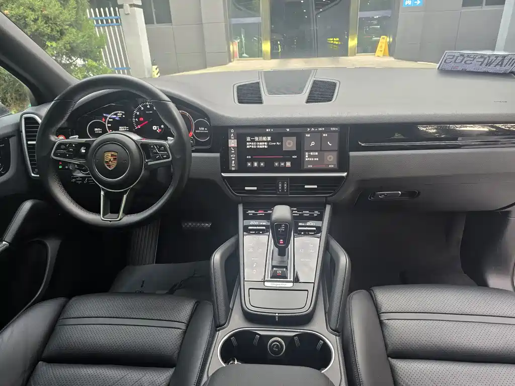 Porsche Cayenne 2018 — фото 10