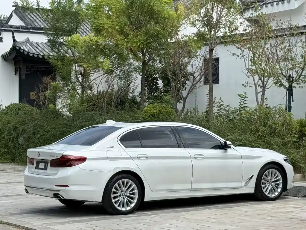 BMW 5 Series New Energy 2019 — фото 15