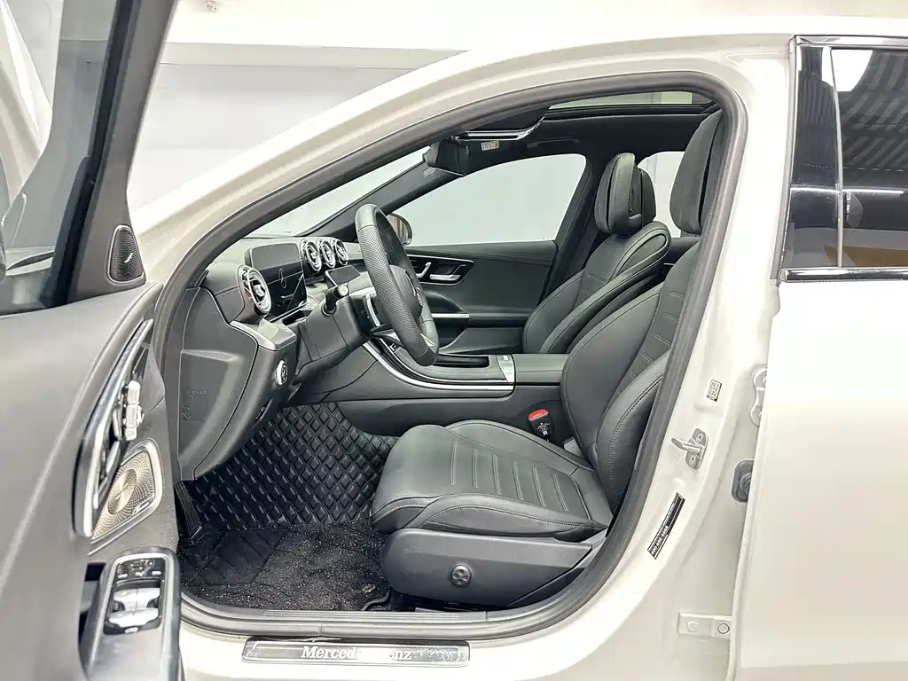 Mercedes-Benz C-Class 2024 — фото 14