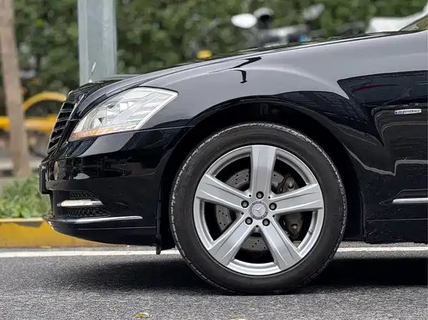 Mercedes-Benz S-Class 2011