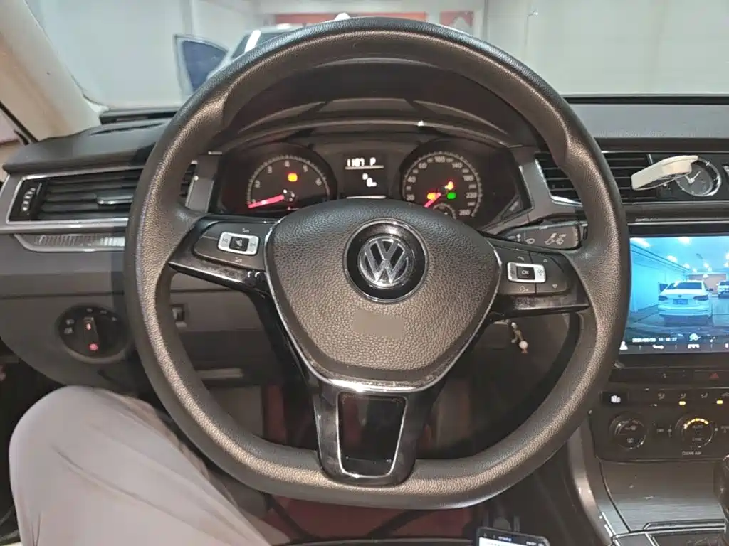 Volkswagen Passat 2018 — фото 11