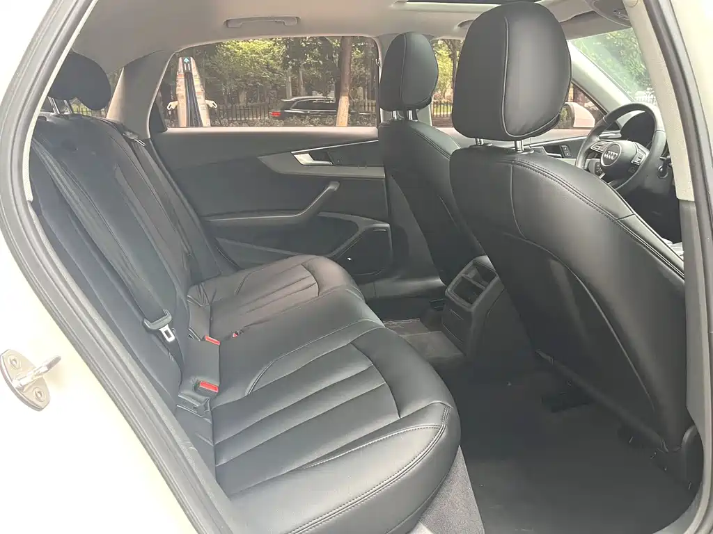 Audi A4L 2017 — фото 11