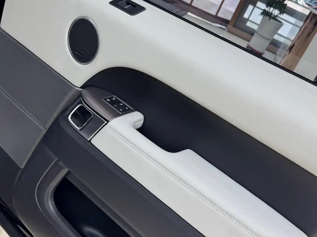 Land Rover Range Rover Sport 2016 — фото 13
