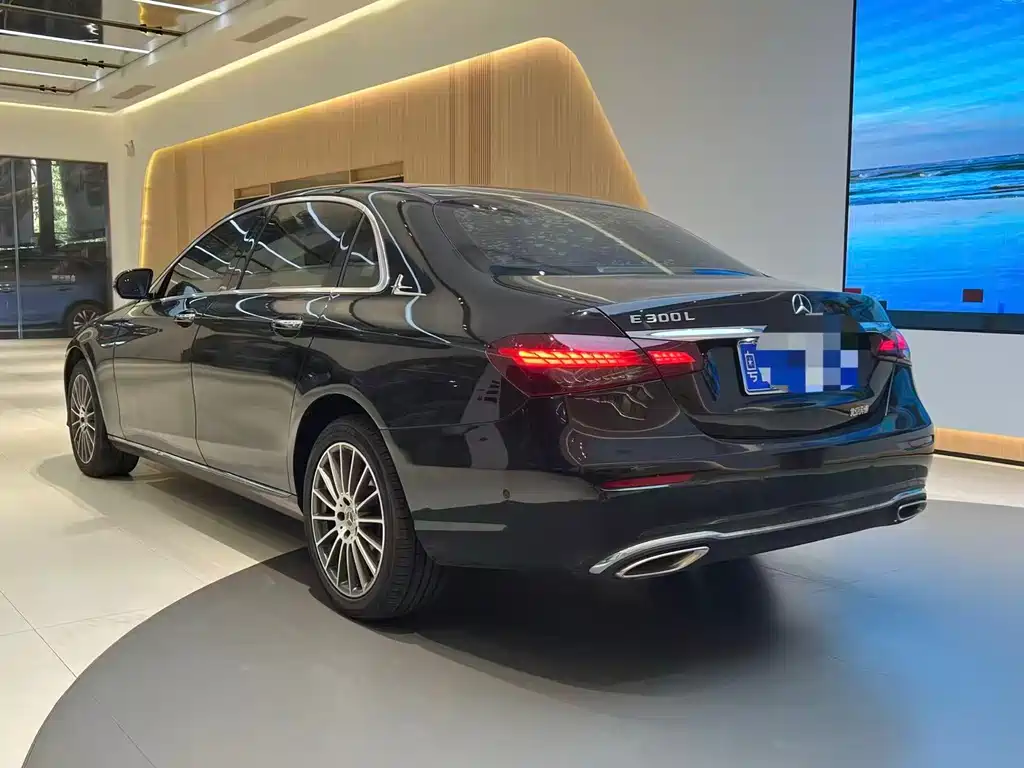 Mercedes-Benz E-Class 2022 — фото 6