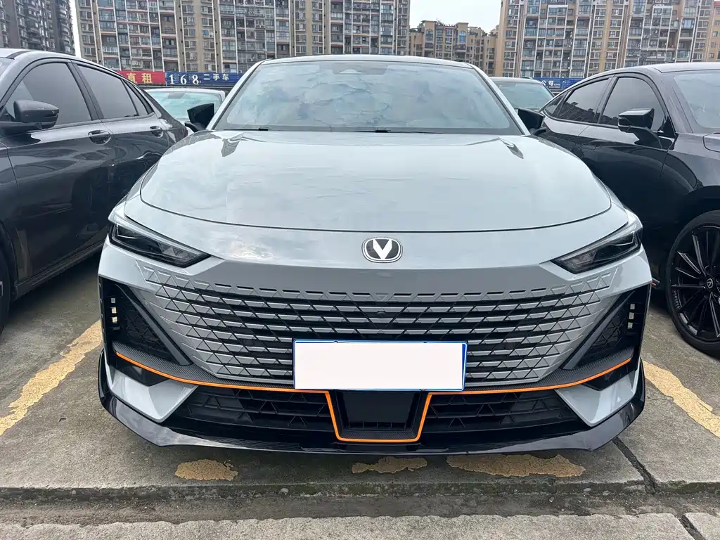 Changan UNI-V 2023 — фото 2