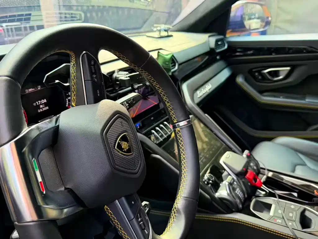 Lamborghini Urus 2024