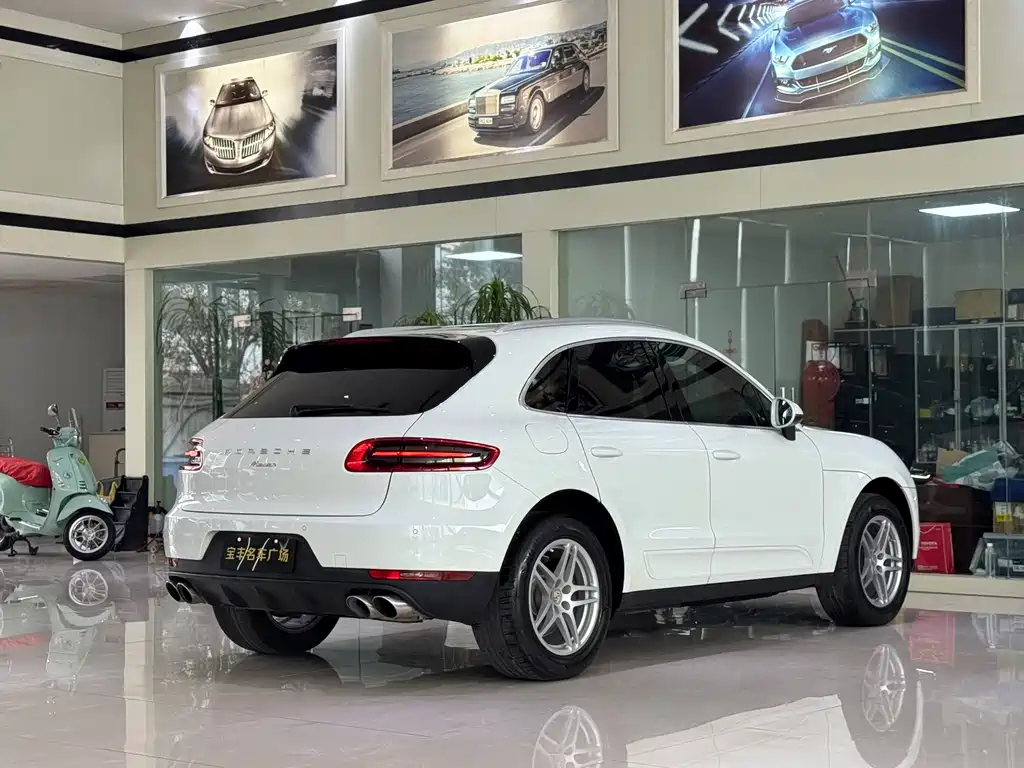 Porsche Macan 2017 — фото 16