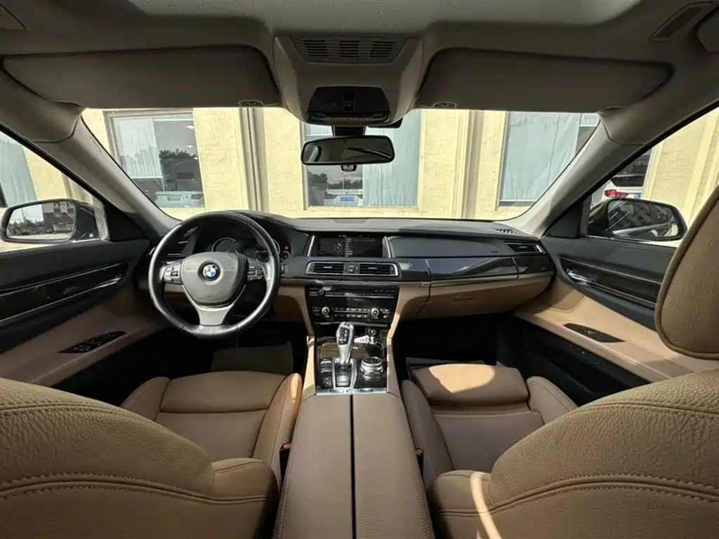 BMW 7 Series 2015 — фото 17
