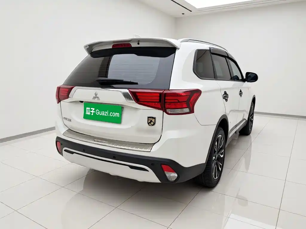 Mitsubishi Outlander 2020 — фото 6