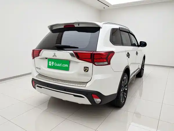 Mitsubishi Outlander 2020