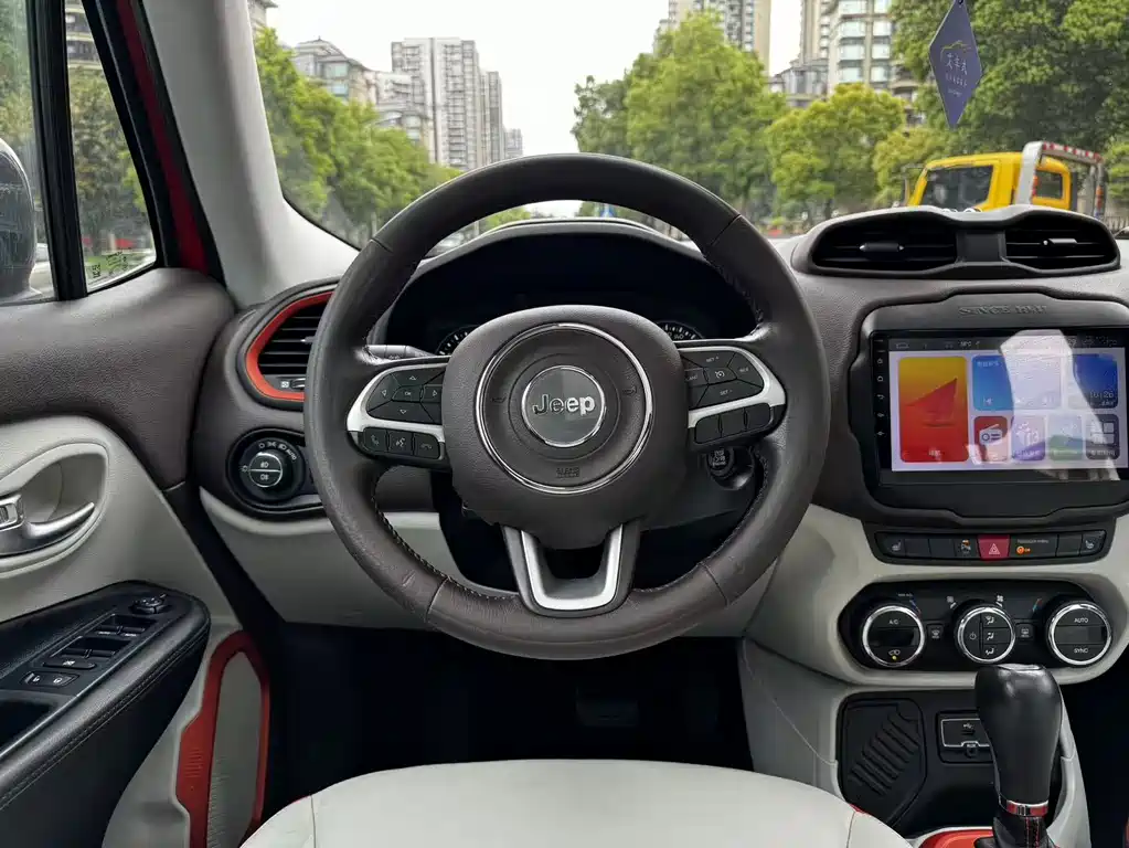 Jeep Renegade 2016 — фото 15