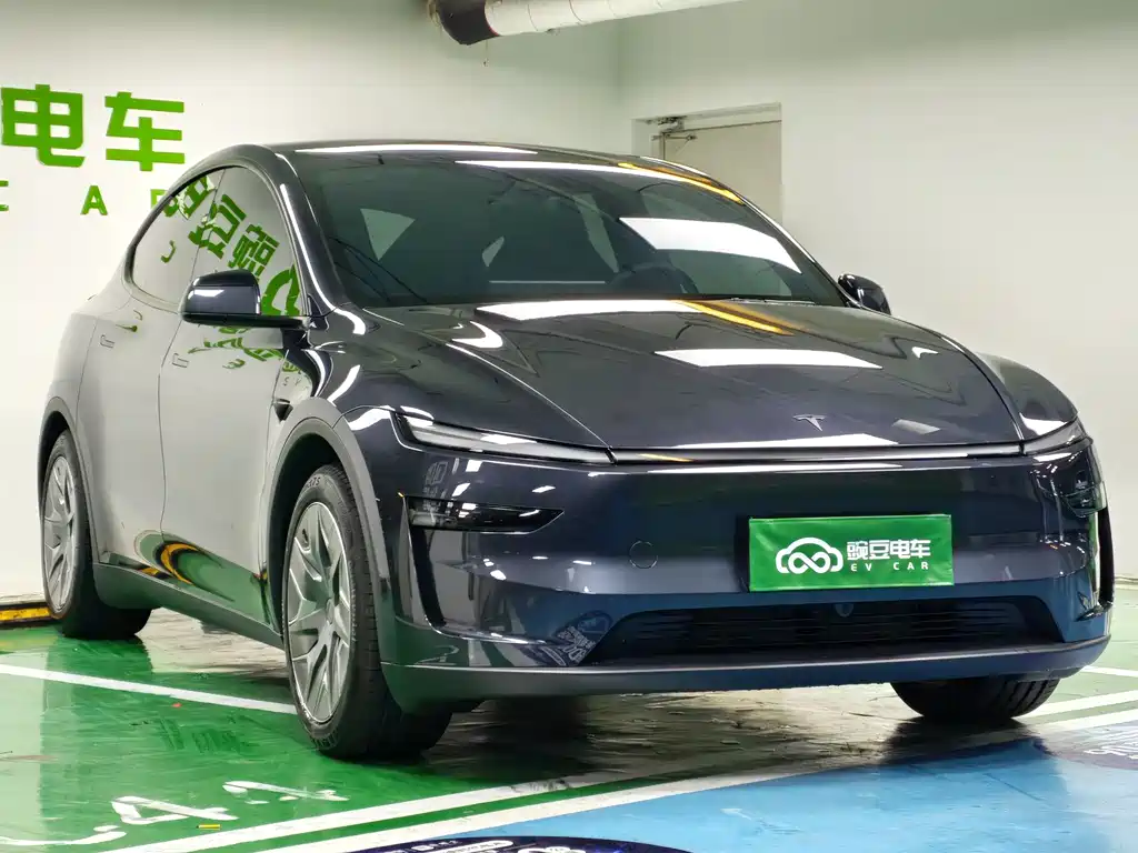 Tesla Model Y L 2025