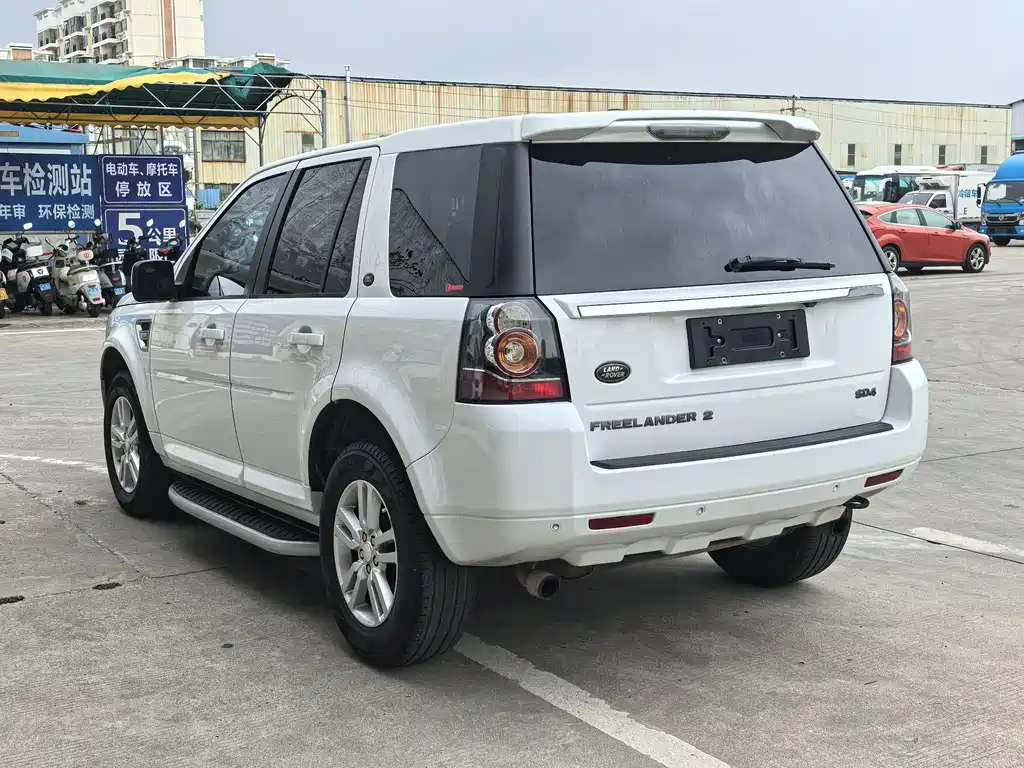 Land Rover Freelander 2 2014 — фото 4
