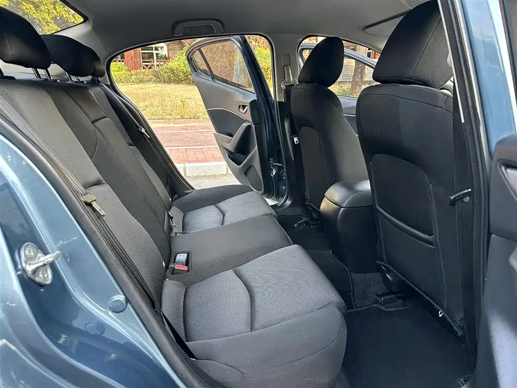 Mazda 3 Axela 2019 — фото 11