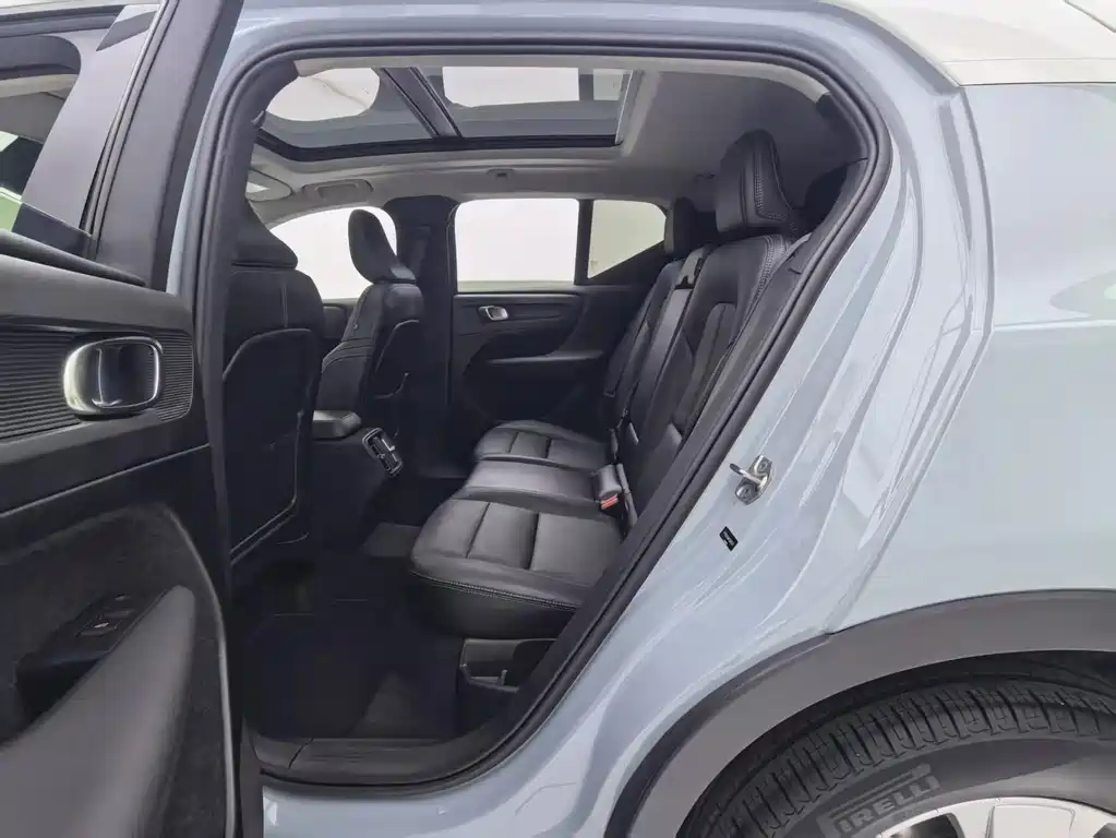 Volvo XC40 2018 — фото 12