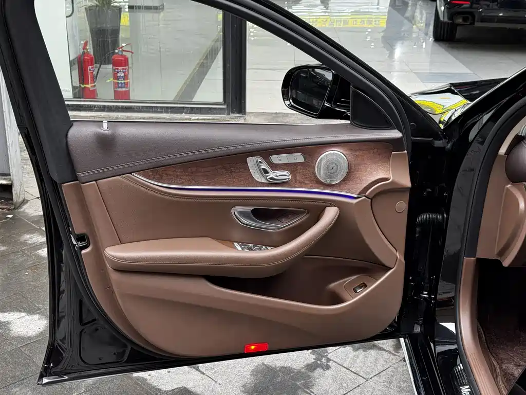 Mercedes-Benz E-Class 2021 — фото 17