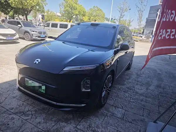 NIO ES8 2025