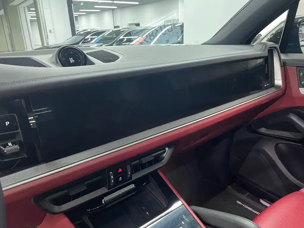 Porsche Cayenne Hybrid 2025