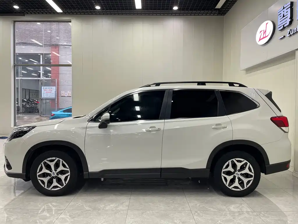 Subaru Forester 2023 — фото 5